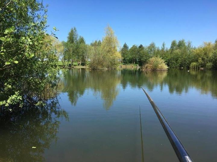 Elton Barn Fishery & Retreat Nottingham Exteriör bild