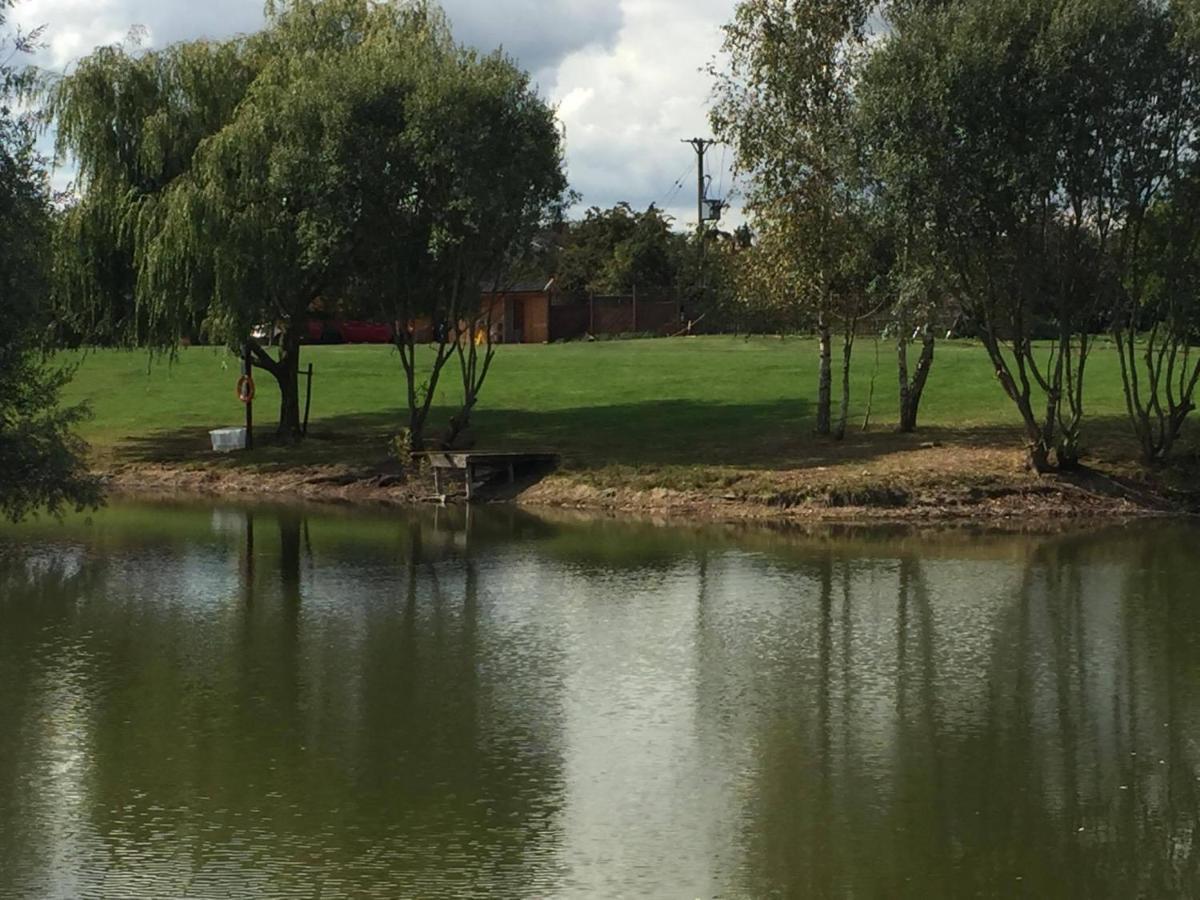 Elton Barn Fishery & Retreat Nottingham Exteriör bild